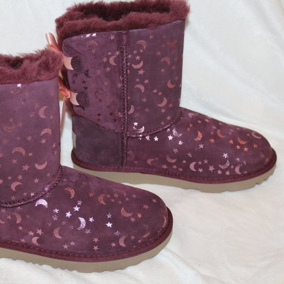 NIB UGG YOUTH 4 WOMEN'S 6 BAILEY BOW MOON AND STARS METALLIC CLASSIC SHORT BOOTS - Picture 7 of 8